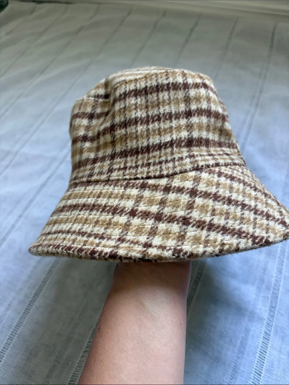 David and Young Plaid Bucket Hat in Tan and Cream